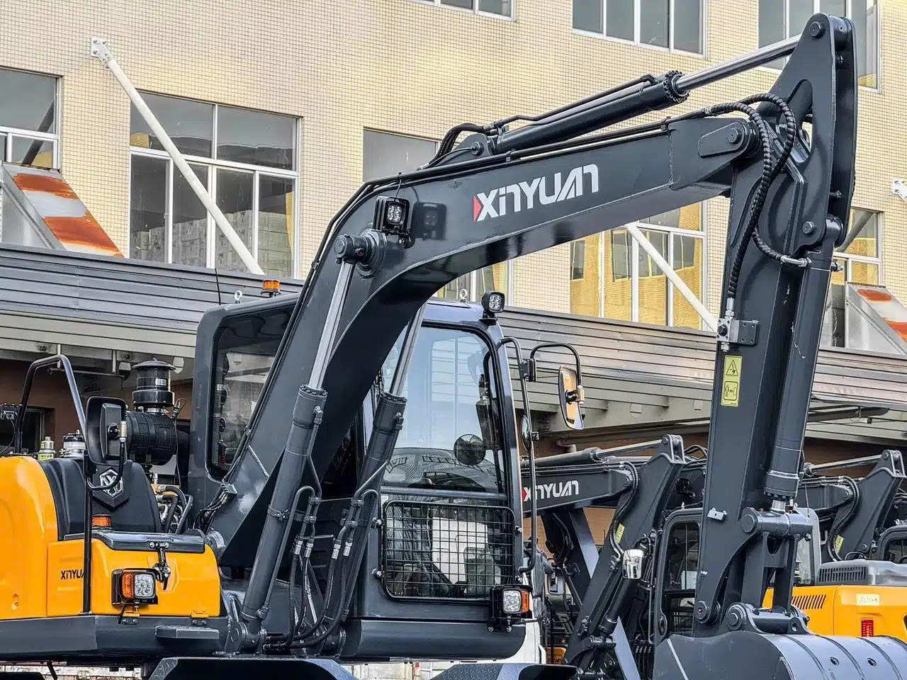 Máy Xúc Đào Bánh Lốp Xinyuan C130 - Sức Mạnh Vượt Trội Cho Công Trình Quy Mô